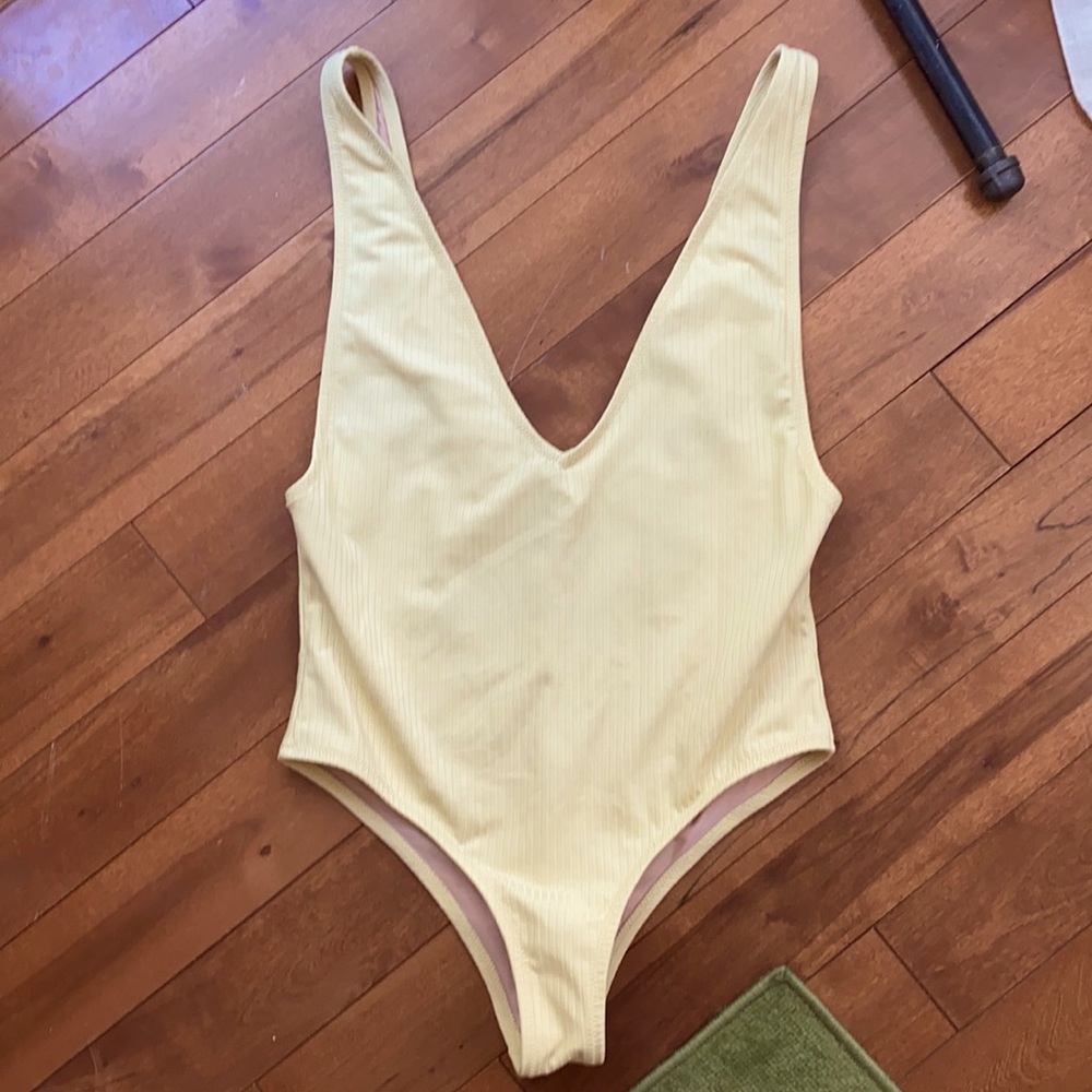 Vermont One Piece Yellow Rib - Picture 4 of 8